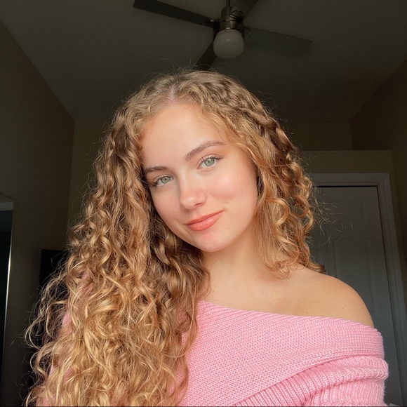 Meet Your Posher, Brittany! - Picture 4 of 5